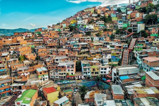 Comuna 13 Graffiti Tour with Street Food