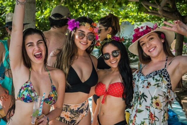 Blue Apple Beach Day: Sun, Music & Adventure from Cartagena
