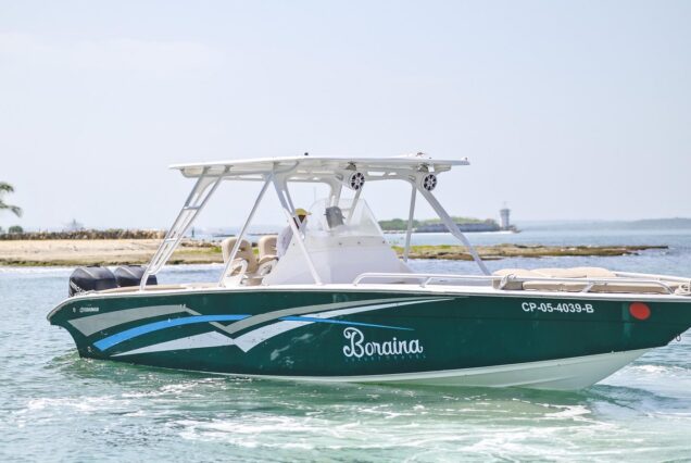 Boraina, 34 FT Luxury boat rental in Cartagena