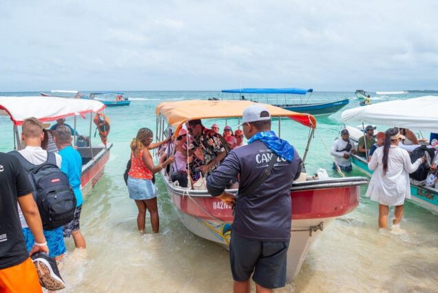 Full Day Tour to 4 Rosario Islands with snorkeling and plankton in Cartagena