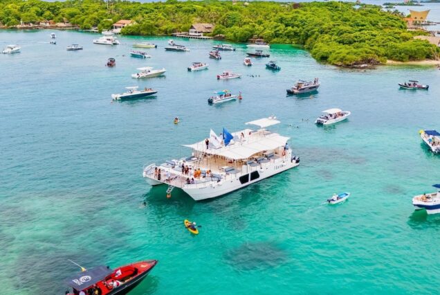 The ORIGINAL Rosario Islands Tour on Catamaran or Speedboat